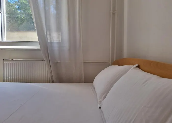 Rivijera Lakes Ada 아파트